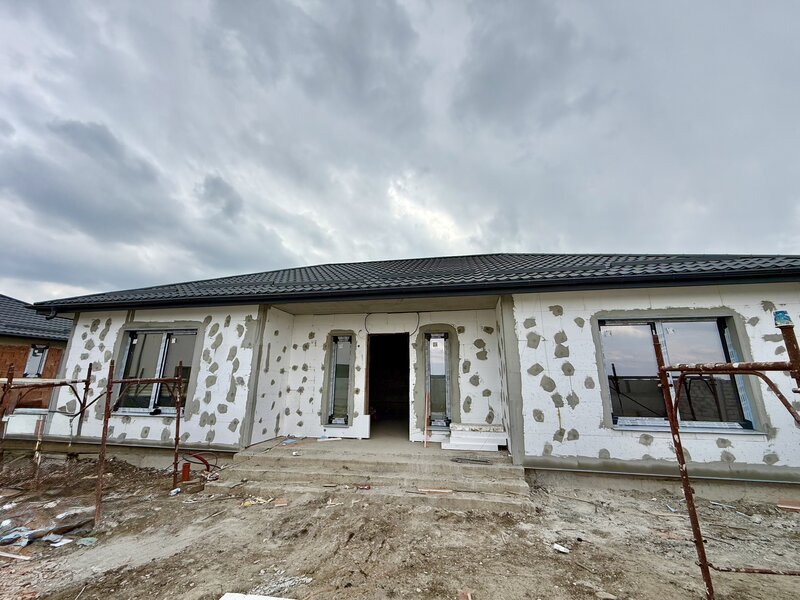 Domnesti, ansamblu case individuale pe parter, curte 400 m