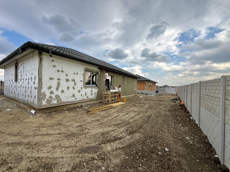 Domnesti, ansamblu case individuale pe parter, curte 400 m