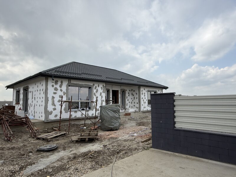 Domnesti, ansamblu case individuale pe parter, curte 400 m