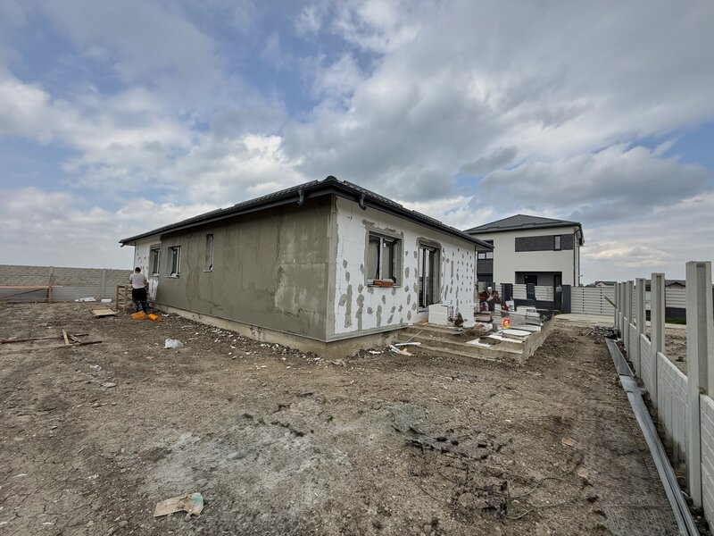 Domnesti, ansamblu case individuale pe parter, curte 400 m